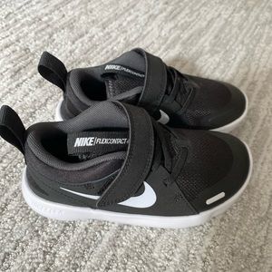 Flex Contact 4 Sneaker size 10.5 Toddler